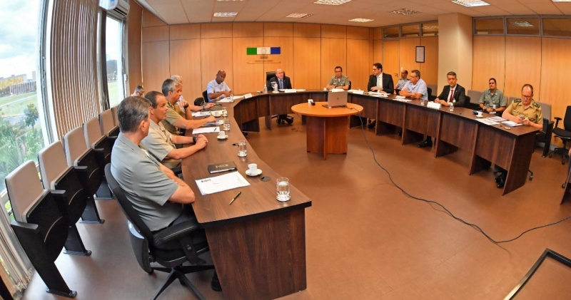 Mesa formada no Ministério da Defesa com a presença do Sr Ministro Gen Ex Fernando Azevedo